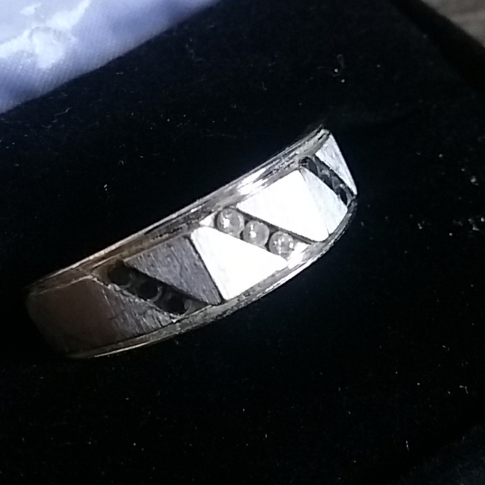 Kay Jewelers men's ring white & black diamonds